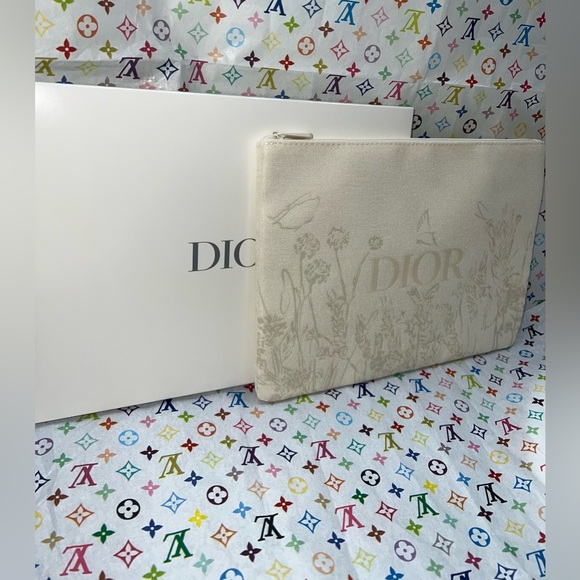 DIOR BEAUTE POUCH - NIB - Picture 12 of 12